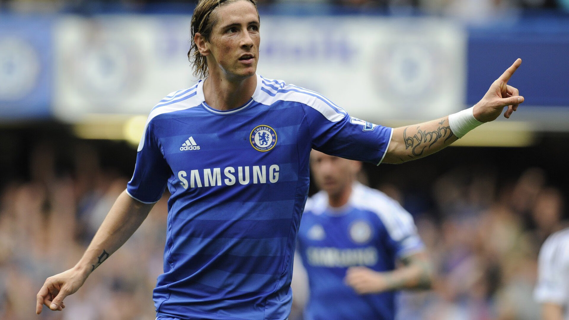 _创意比赛：结合舞蹈元素的网球表演赛火热上演_，健身网球舞