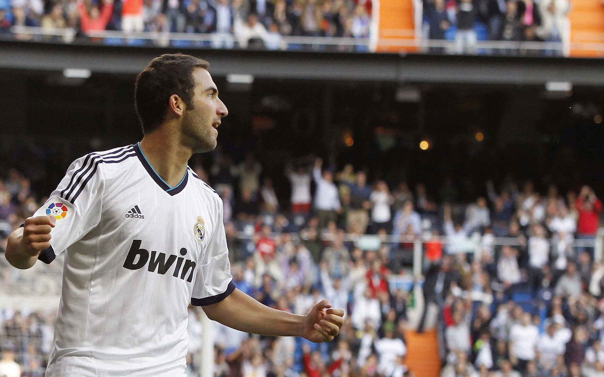 瑞士队前锋马丁内斯在巴黎奥运会上表现出色,马丁内斯教练简介